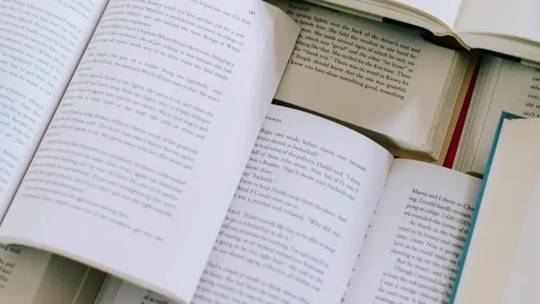 8 Amazing Benefits of Reading Regularly
