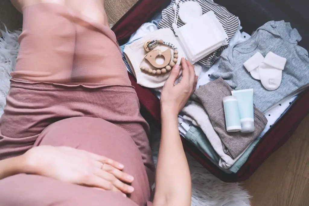 packing your hospital bag during your third trimester of pregnancy