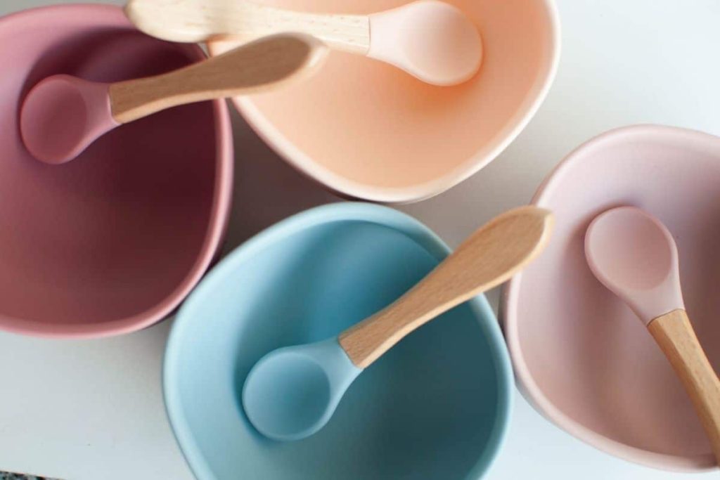 baby bowls and spoons for self-feeding