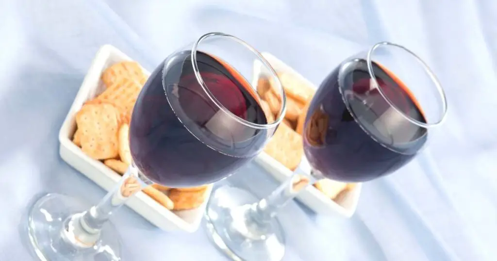 crackers and wine snack pairing idea
