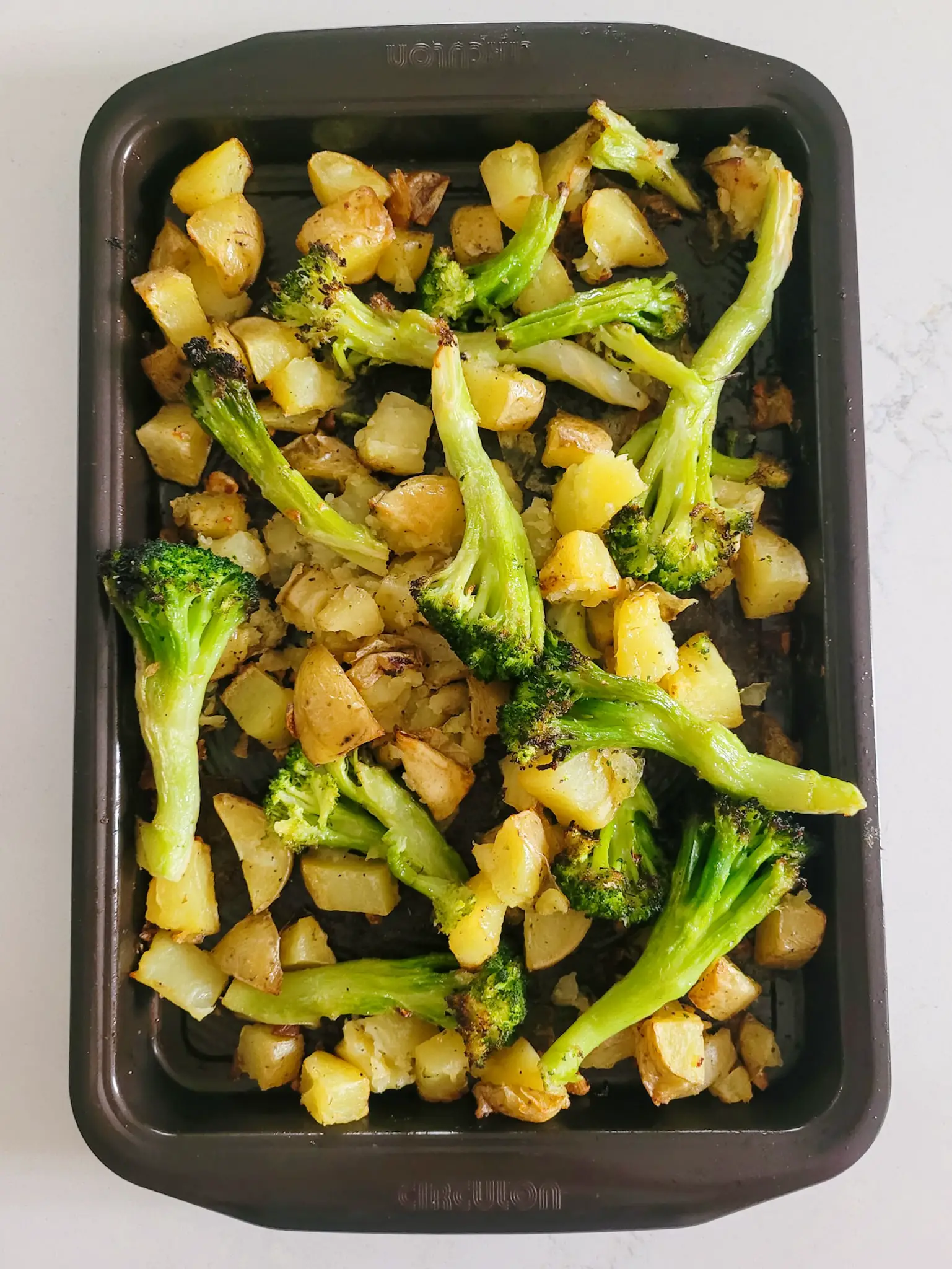 Easy Potatoes and Broccoli Roasted in the Oven