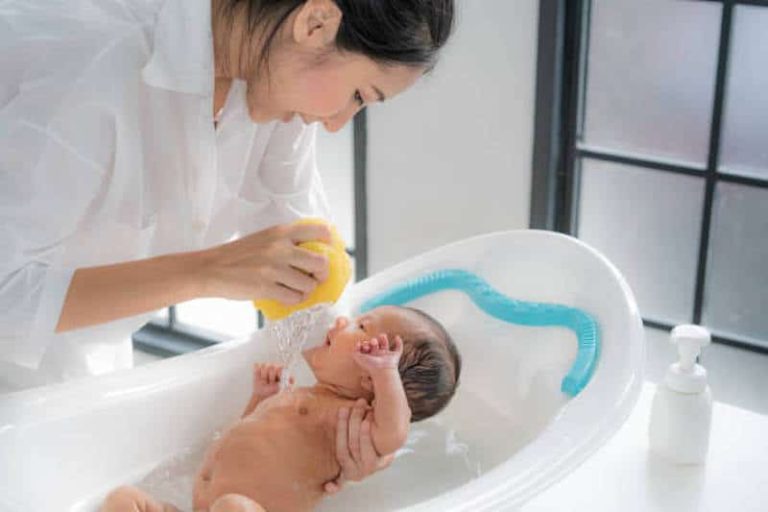 Bathing Your Newborn: A Step-By-Step Guide To Safe And Effective Bathing