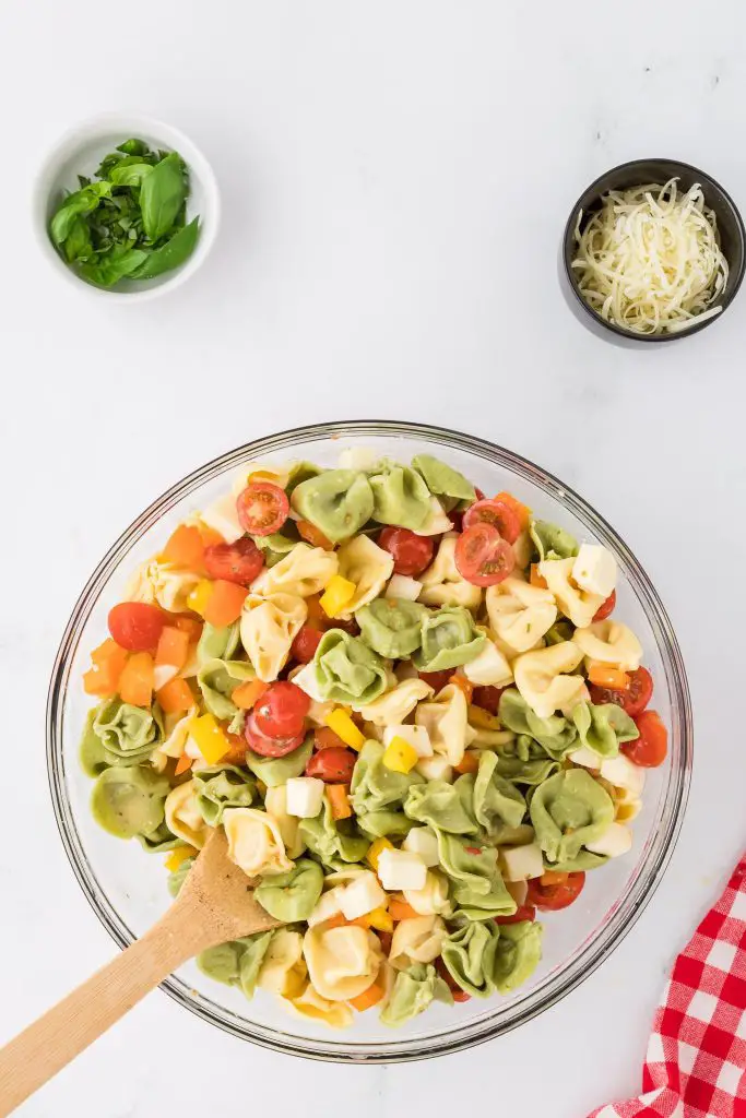 how to make Italian tortellini pasta salad