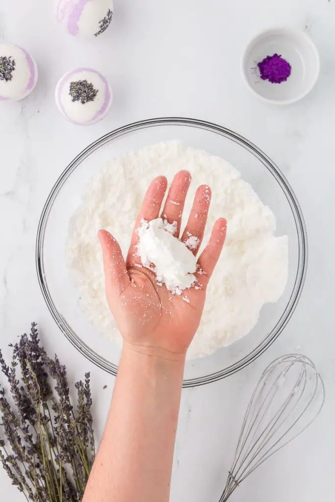 how to make DIY lavender bath bombs