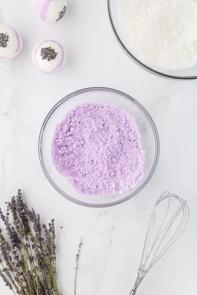 how to make DIY lavender bath bombs